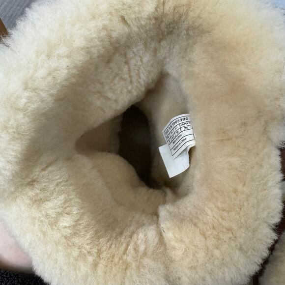 Ugg Women's Brown Becket Mid Calf Pull On Winter Shearling Buckle Boots Size 8 - Picture 9 of 10